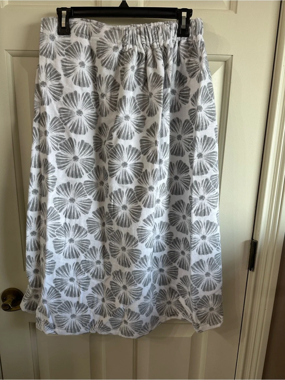 Huntington Home Cotton Spa Body Wrap Gray Floral Bath Towel NWT